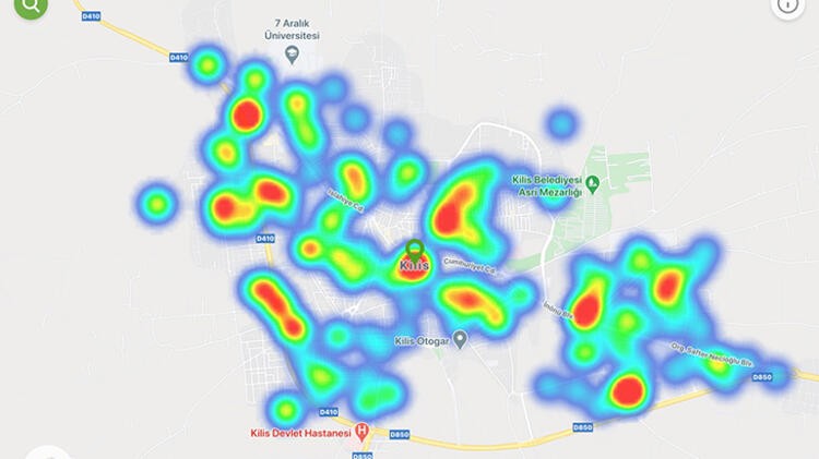 İstanbul'da inanılmaz görüntü! Bir cadde ayırıyor...