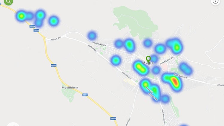 İstanbul'da inanılmaz görüntü! Bir cadde ayırıyor...