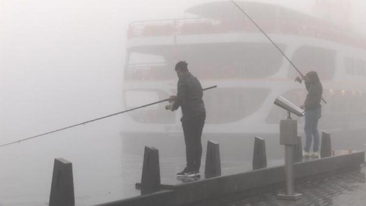 İstanbul'da sis büyüleyici manzaralar oluşturdu