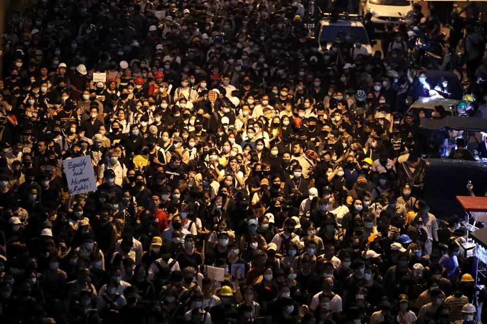 Tayland'da protestolar sürüyor! Kral ülkeyi Almanya'dan yönetiyor