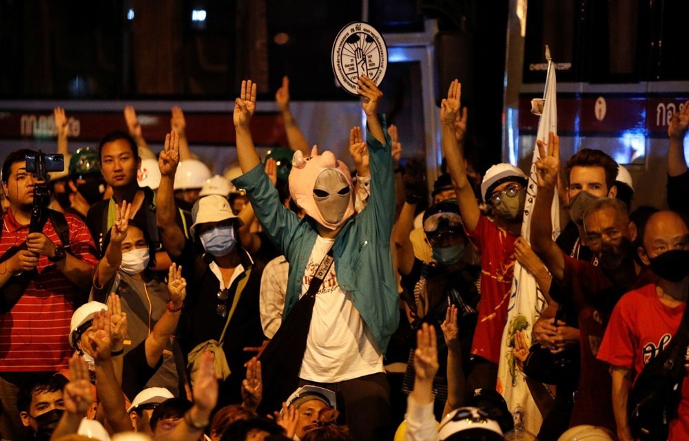 Tayland'da protestolar sürüyor! Kral ülkeyi Almanya'dan yönetiyor