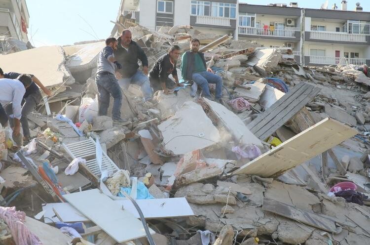 Dünya İzmir'deki deprem felaketini böyle gördü