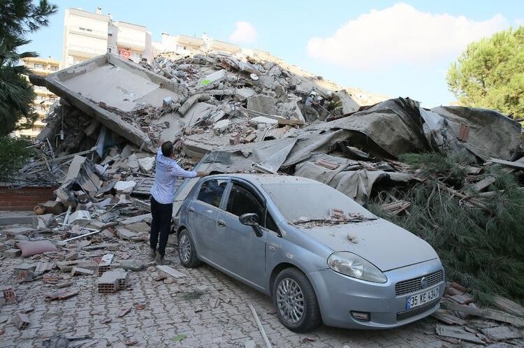 Dünya İzmir'deki deprem felaketini böyle gördü