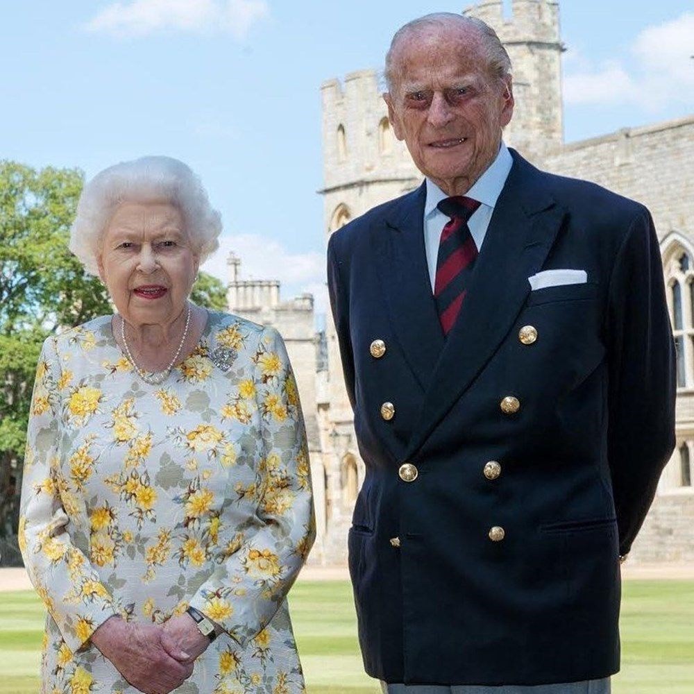 Kraliçe Elizabeth eşi Prens Philip'i bırakıp işbaşı yapıyor