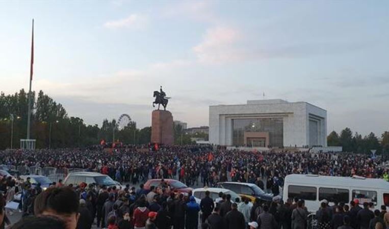 Kırgızistan Cumhurbaşkanı Ceenbekov, istifaya hazır olduğunu açıkladı