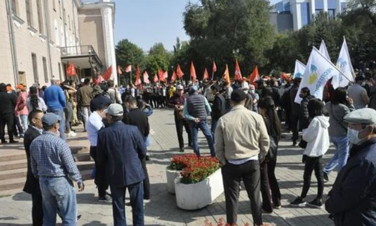 Kırgızistan Cumhurbaşkanı Ceenbekov, istifaya hazır olduğunu açıkladı