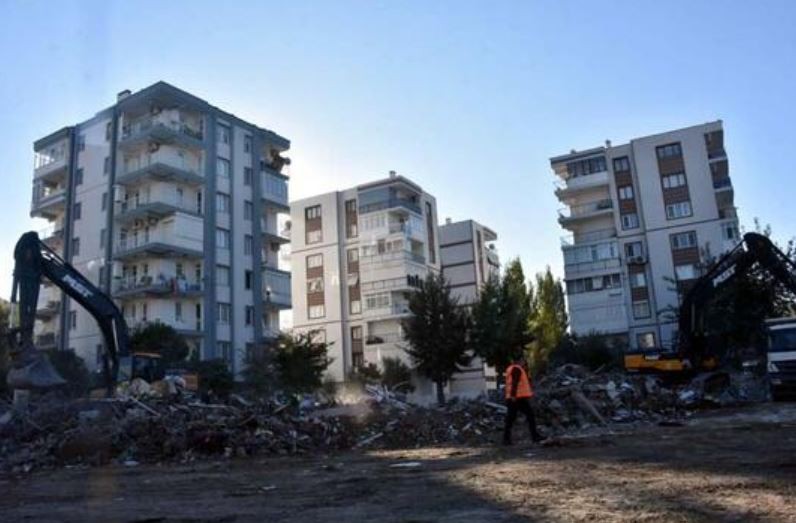 Yağcılar Apartmanı'nın enkazından geriye kalanlar duygulandırdı