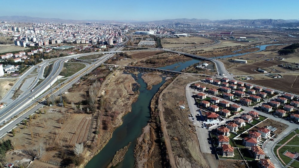 Türkiye'nin en uzun nehri kuraklık yüzünden alarm veriyor