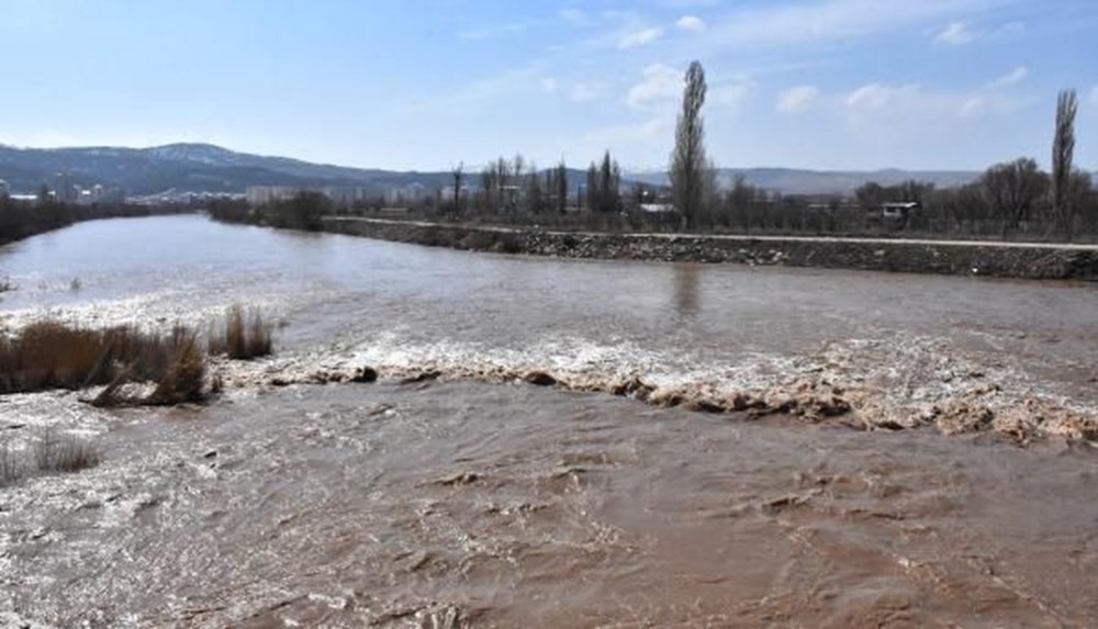 Türkiye'nin en uzun nehri kuraklık yüzünden alarm veriyor