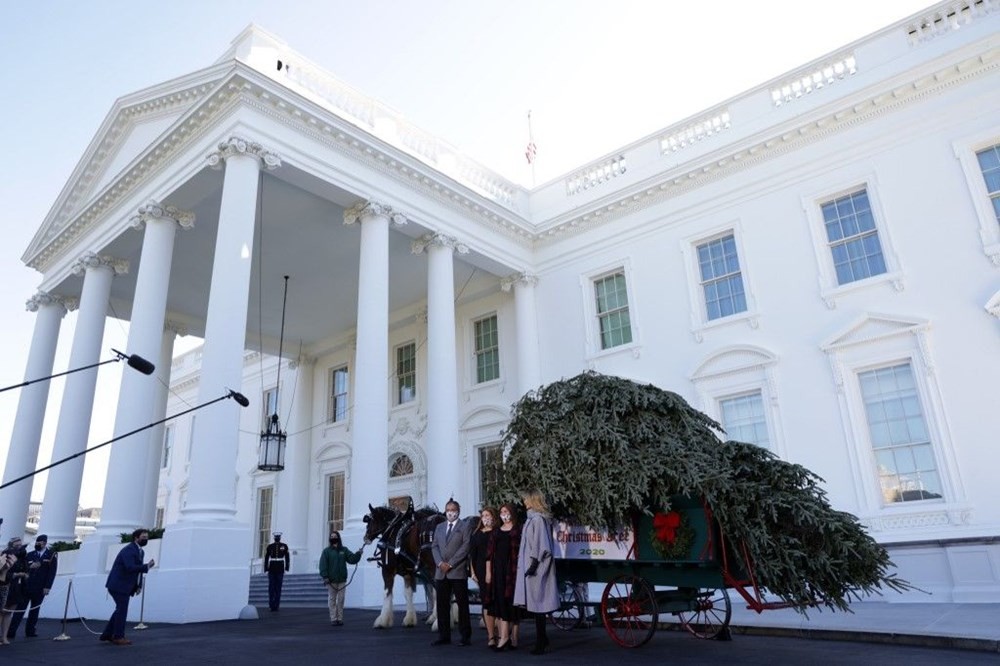 Melania Trump son kez Beyaz Saray'a Noel ağacının gelme törenine katıldı