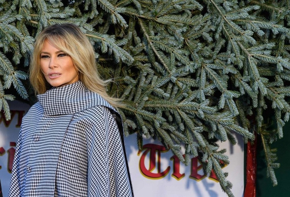 Melania Trump son kez Beyaz Saray'a Noel ağacının gelme törenine katıldı