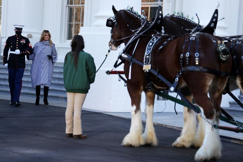 Melania Trump son kez Beyaz Saray'a Noel ağacının gelme törenine katıldı