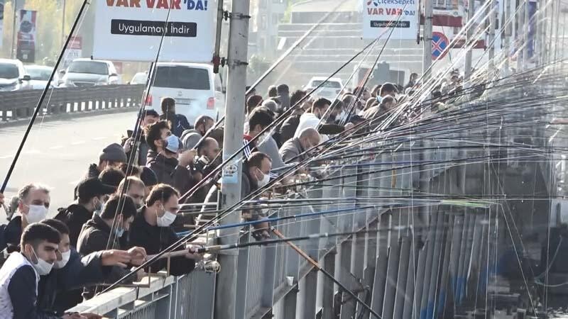 İstanbul'da korkutan görüntüler: Sosyal mesafe hiçe sayıldı