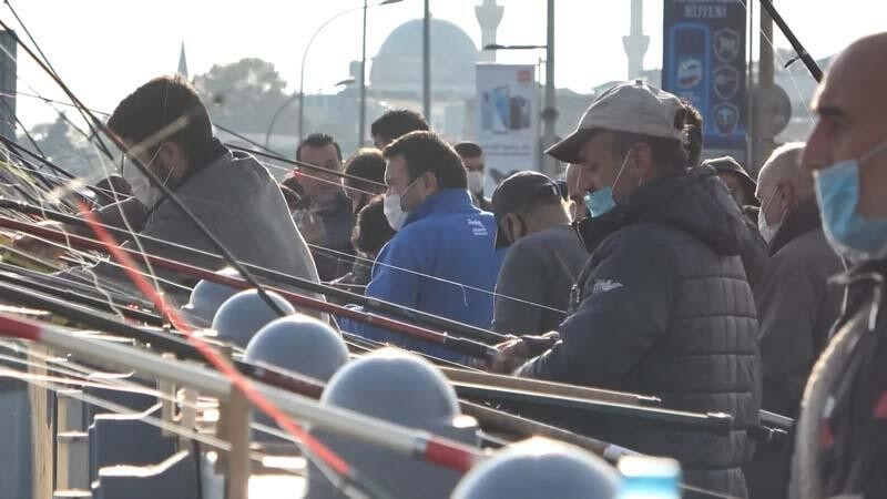 İstanbul'da korkutan görüntüler: Sosyal mesafe hiçe sayıldı