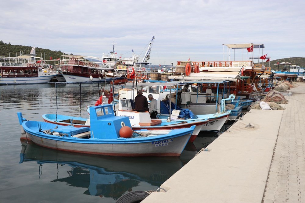 Seferihisar'da tsunami korkusu nedeniyle balıkçılar, denize açılmıyor