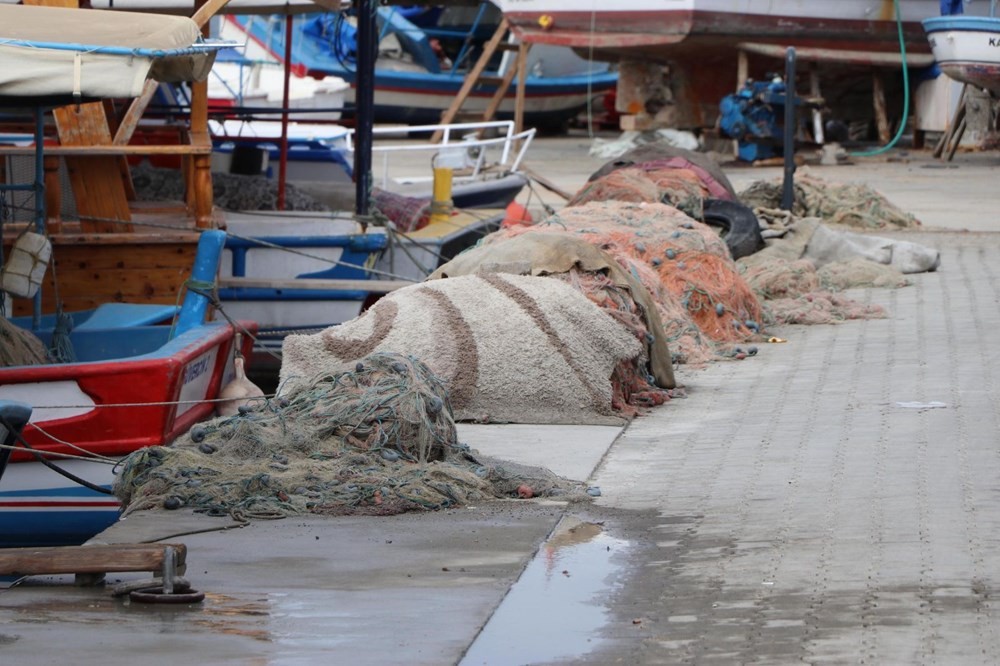 Seferihisar'da tsunami korkusu nedeniyle balıkçılar, denize açılmıyor