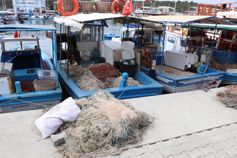 Seferihisar'da tsunami korkusu nedeniyle balıkçılar, denize açılmıyor