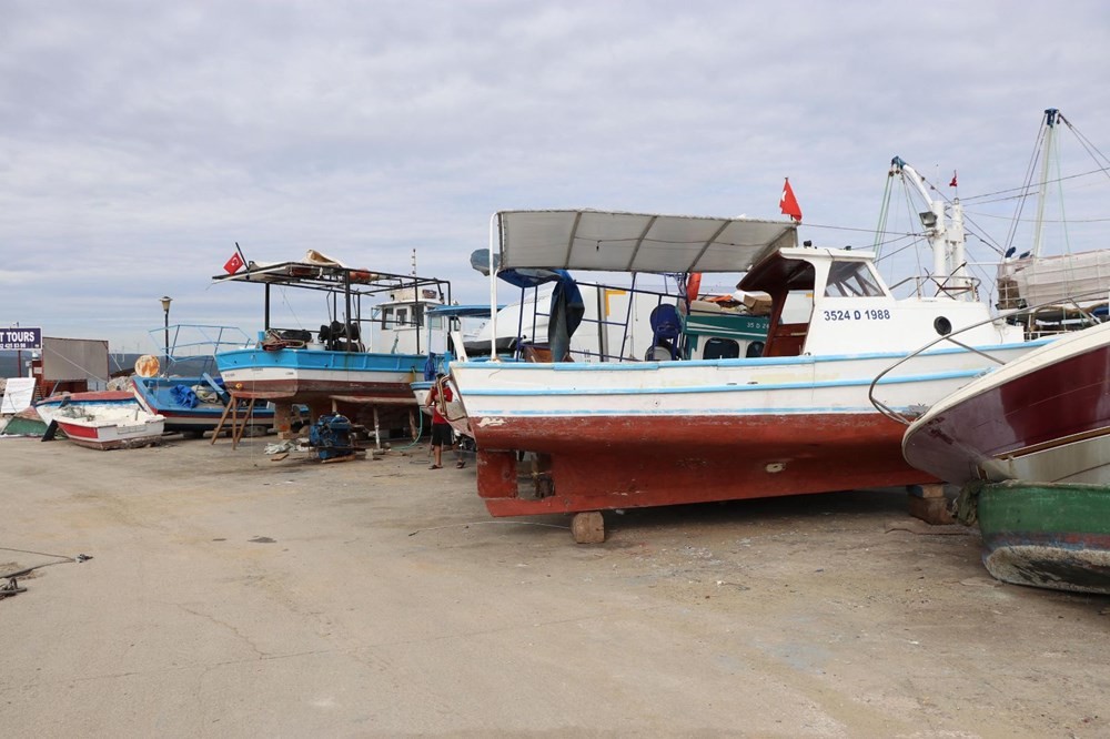 Seferihisar'da tsunami korkusu nedeniyle balıkçılar, denize açılmıyor