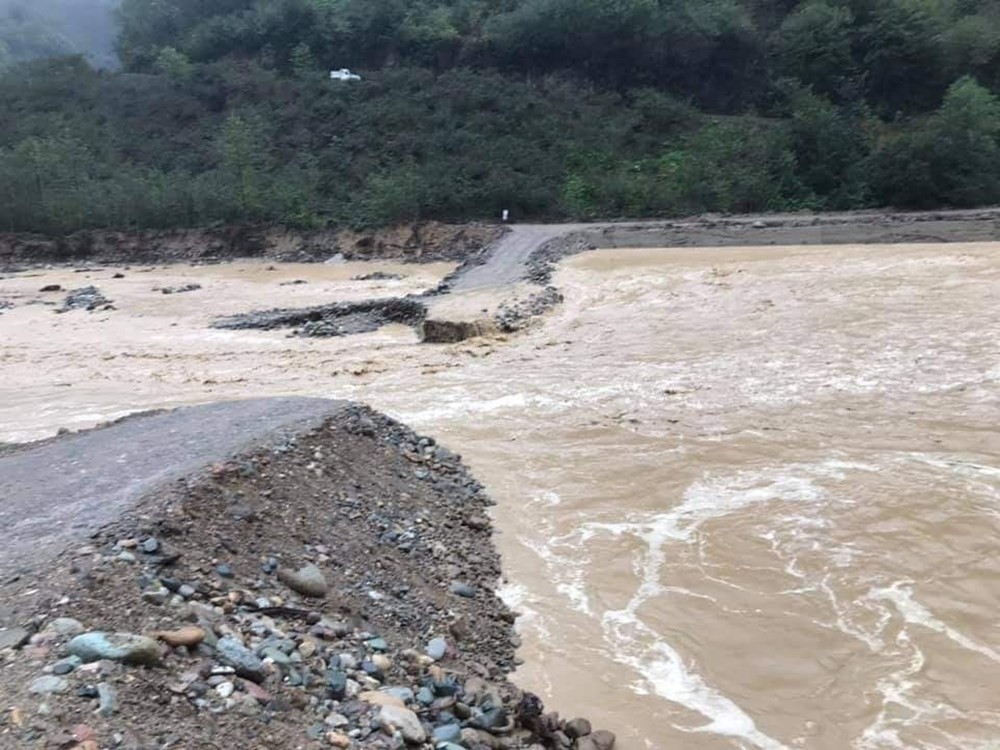 Giresun'da şantiyeyi sel bastı