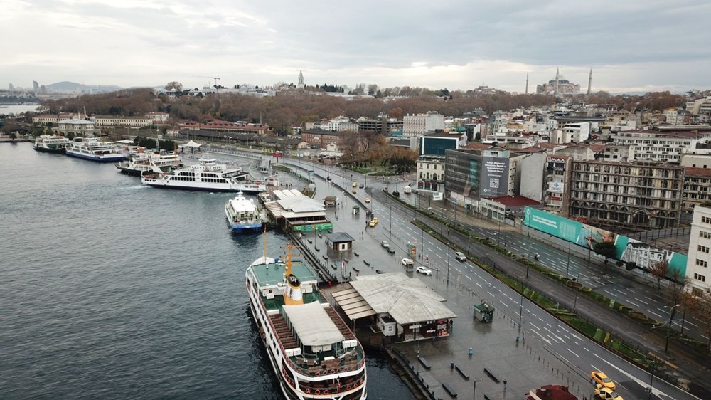 Kısıtlamalar nedeniyle boş kalan istanbul sokaklarından kareler