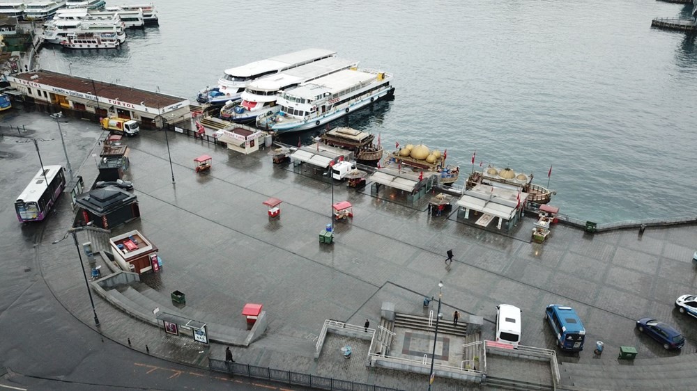 Kısıtlamalar nedeniyle boş kalan istanbul sokaklarından kareler