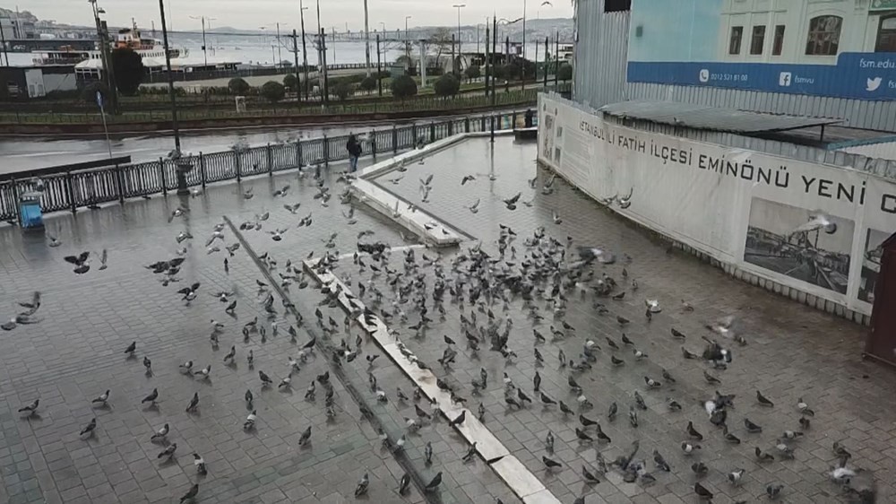 Kısıtlamalar nedeniyle boş kalan istanbul sokaklarından kareler