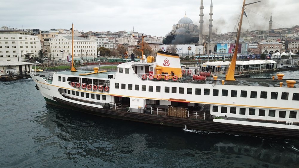 Kısıtlamalar nedeniyle boş kalan istanbul sokaklarından kareler