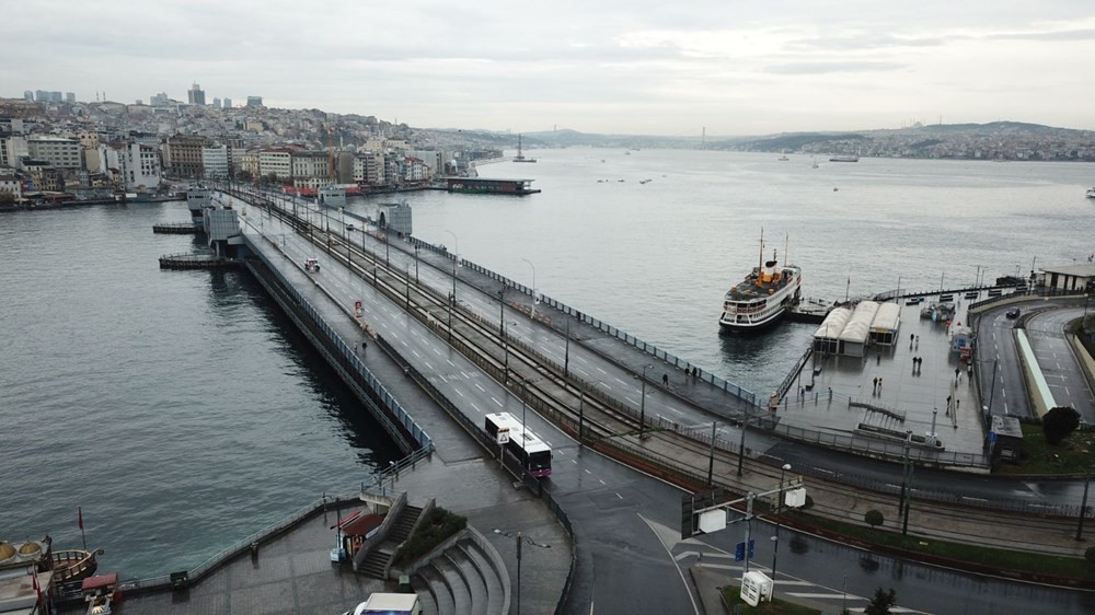 Kısıtlamalar nedeniyle boş kalan istanbul sokaklarından kareler