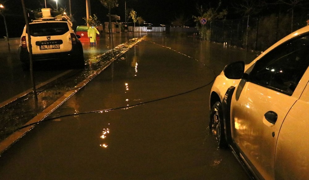 İzmir'de deniz taştı: Aranan 2 kişinin cansız bedenine ulaşıldı