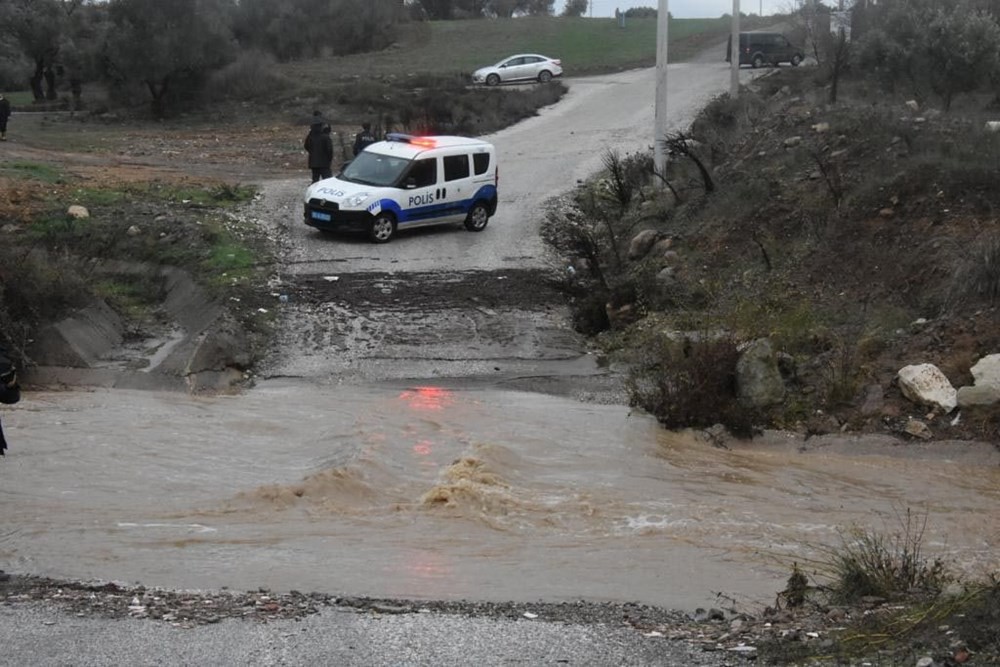 İzmir'de deniz taştı: Aranan 2 kişinin cansız bedenine ulaşıldı