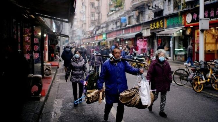 Wuhan'da gece hayatı: Partiler sokaklara taştı