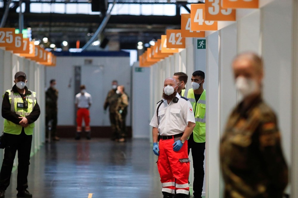 Berlin'de Kovid-19 için ilk aşı merkezi faaliyete geçti