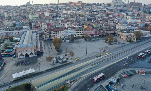 Meydanlar, caddeler boş kaldı