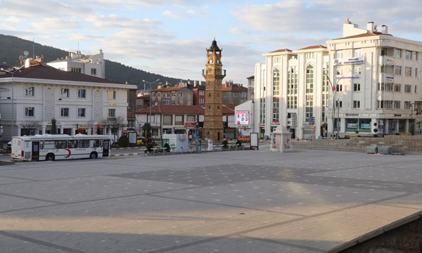 Meydanlar, caddeler boş kaldı