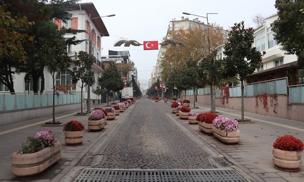 Meydanlar, caddeler boş kaldı