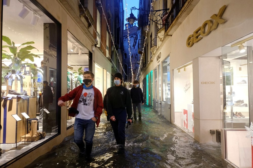 Venedik'te yine su baskını: Milyar dolarlık proje işe yaramadı