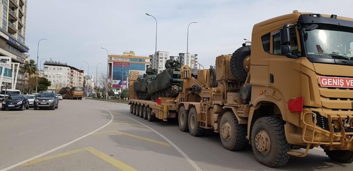 İskenderun’a trenle gelen askeri araçlar sınıra gönderildi