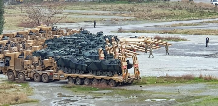 İskenderun’a trenle gelen askeri araçlar sınıra gönderildi