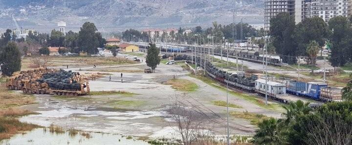 İskenderun’a trenle gelen askeri araçlar sınıra gönderildi