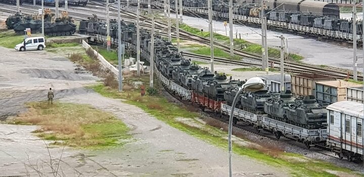 İskenderun’a trenle gelen askeri araçlar sınıra gönderildi