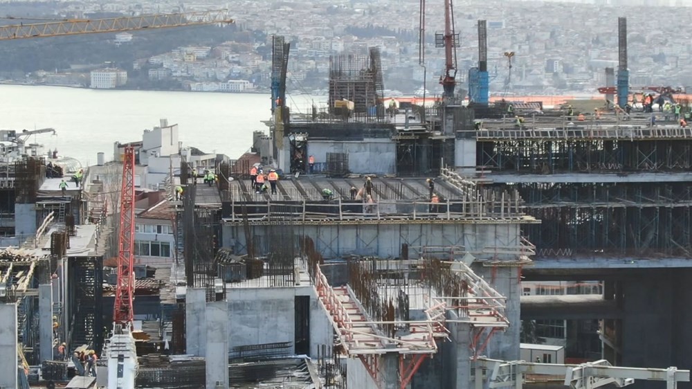 Atatürk Kültür Merkezi Taksim'de yükselmeye başladı 