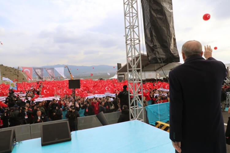 Cumhurbaşkanı Erdoğan yeni otoyolu makam aracıyla test etti