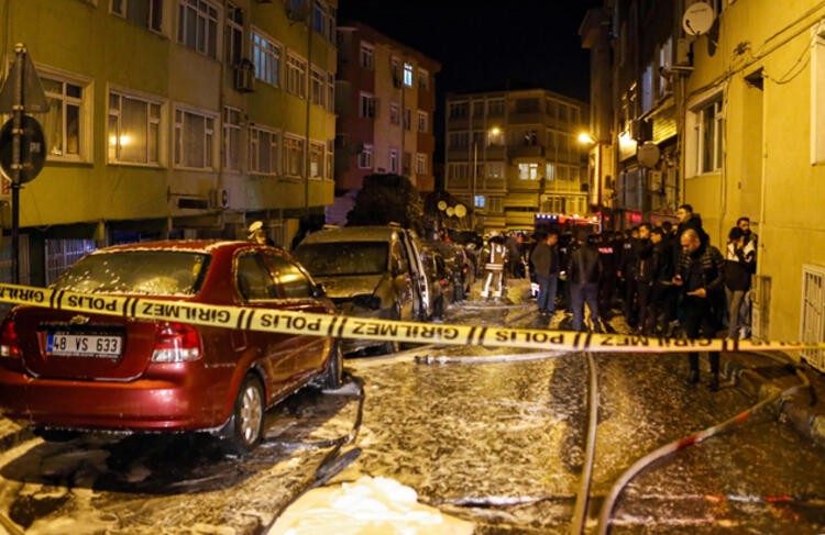 İstanbul'da gece yarısı büyük şok! Otomobilleri ateşe verdiler