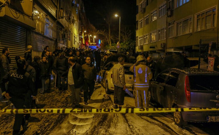 İstanbul'da gece yarısı büyük şok! Otomobilleri ateşe verdiler