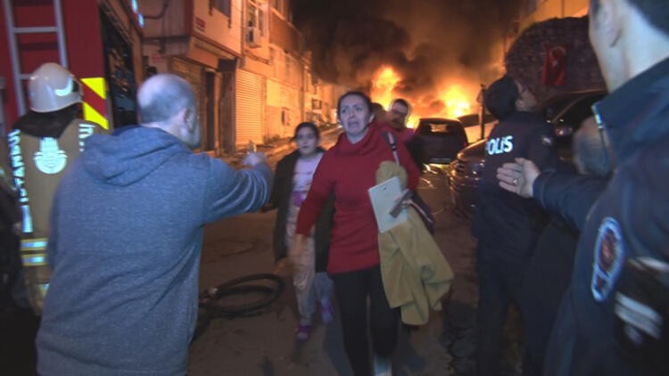 İstanbul'da gece yarısı büyük şok! Otomobilleri ateşe verdiler