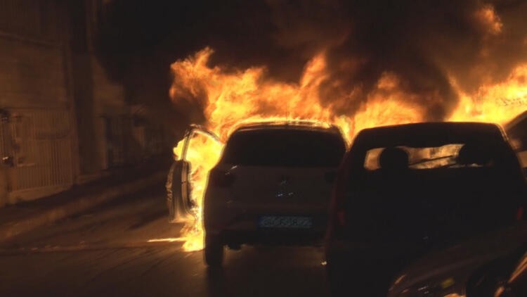 İstanbul'da gece yarısı büyük şok! Otomobilleri ateşe verdiler