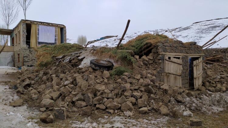 İran'da deprem oldu! Van'da onlarca ev yıkıldı