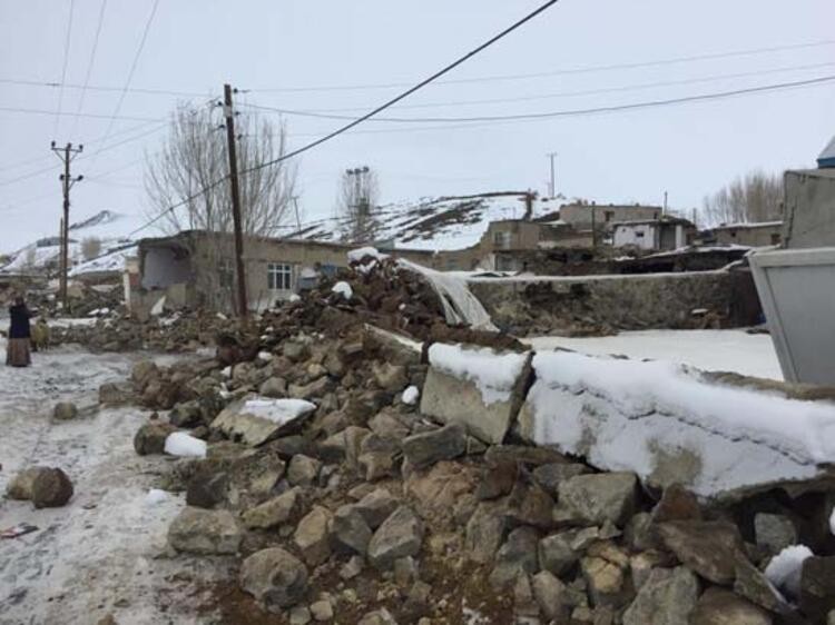 İran'da deprem oldu! Van'da onlarca ev yıkıldı