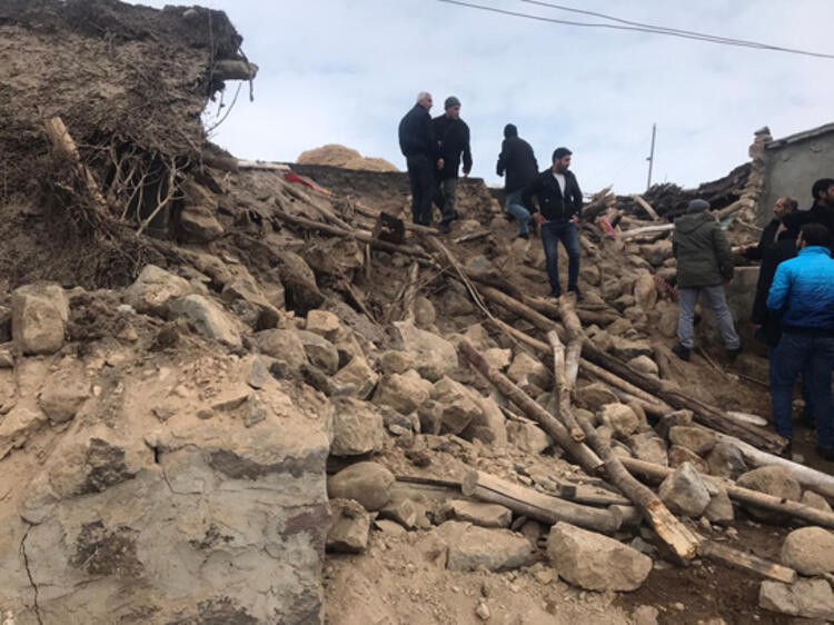 İran'da deprem oldu! Van'da onlarca ev yıkıldı