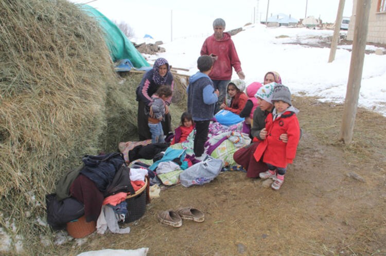 İran'da deprem oldu! Van'da onlarca ev yıkıldı